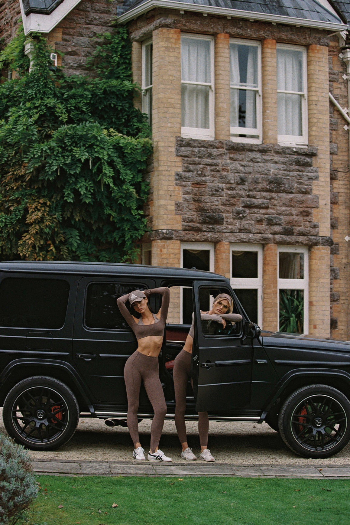 Off-Shoulder Colorblock Long Sleeve Crop Top