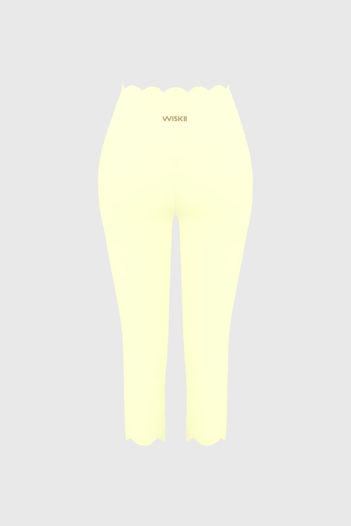 Scallop Scrunch Capri Legging