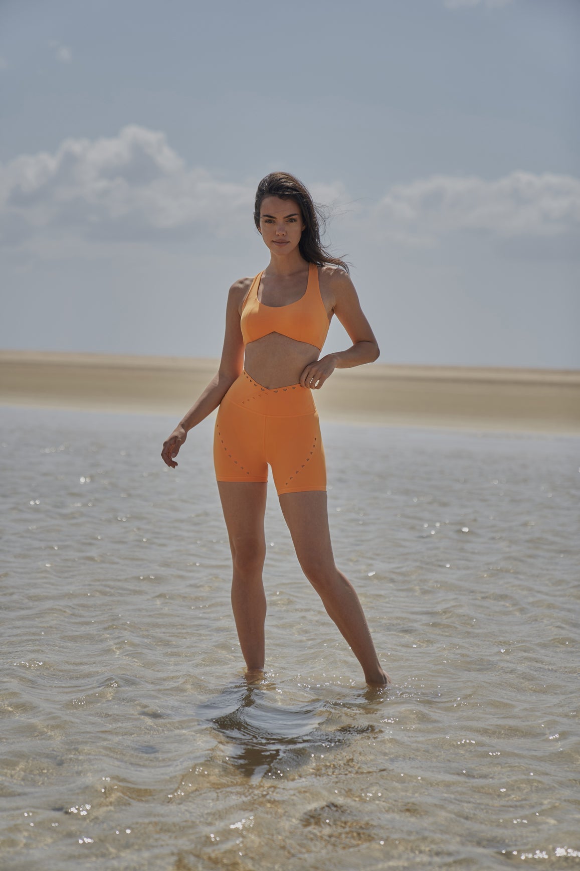 Vウエスト レーザーカット スポーツ ショートパンツ