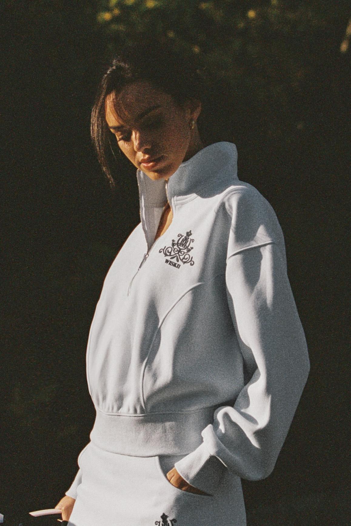 WISKII Leisure Half-zip Sweatshirt in loungewear style, featuring a relaxed fit and soft fabric in a neutral color.