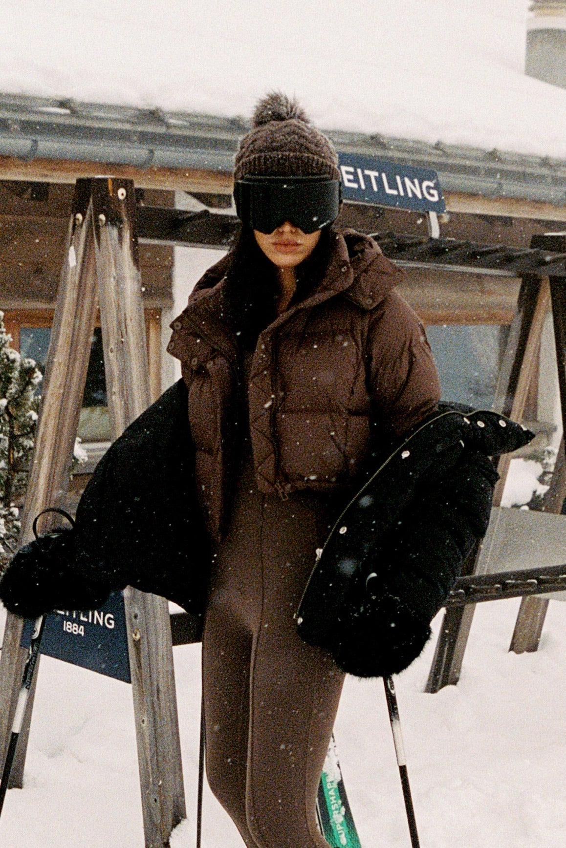 WISKII Cropped Convert Down Jacket