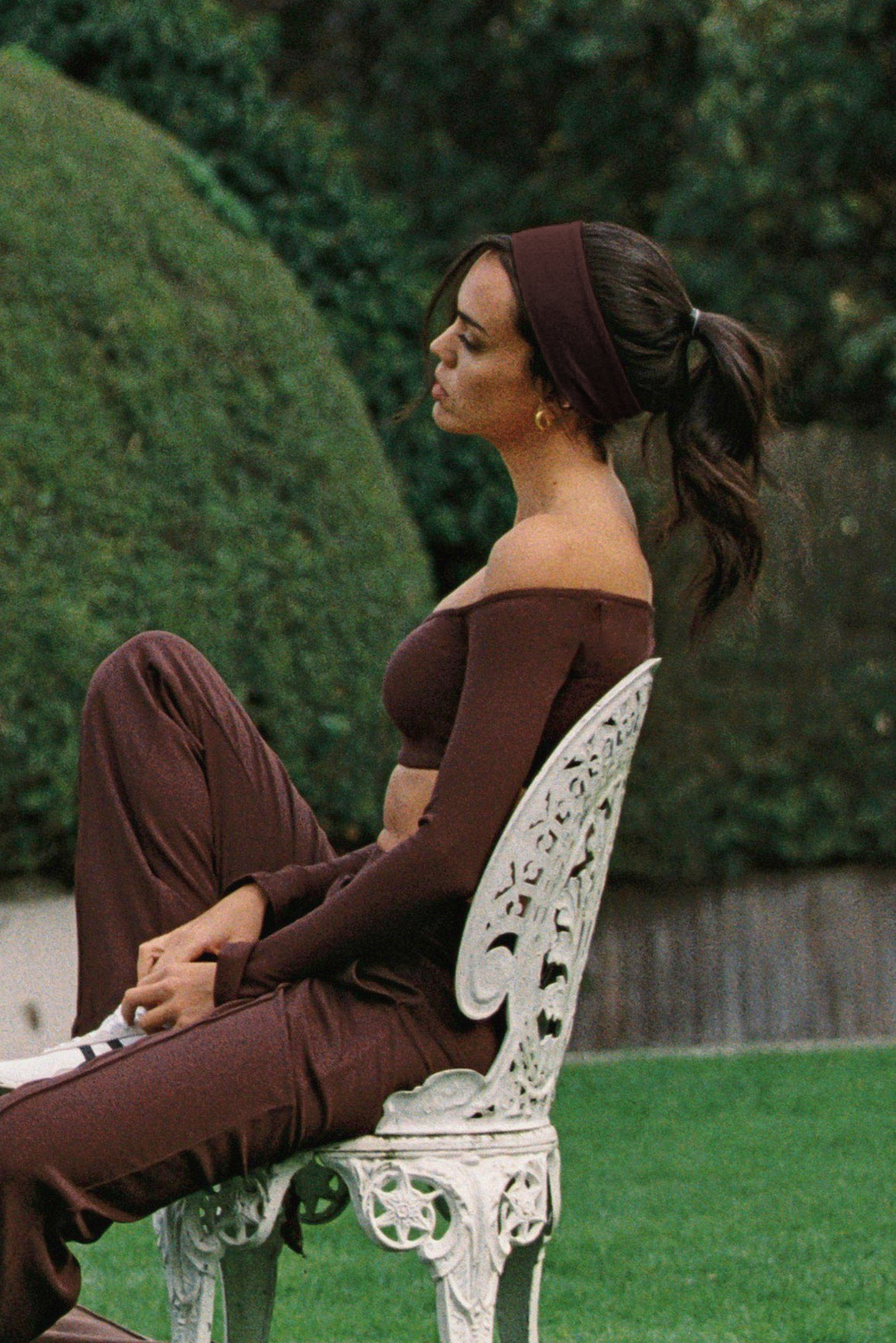 露肩長袖短款上衣