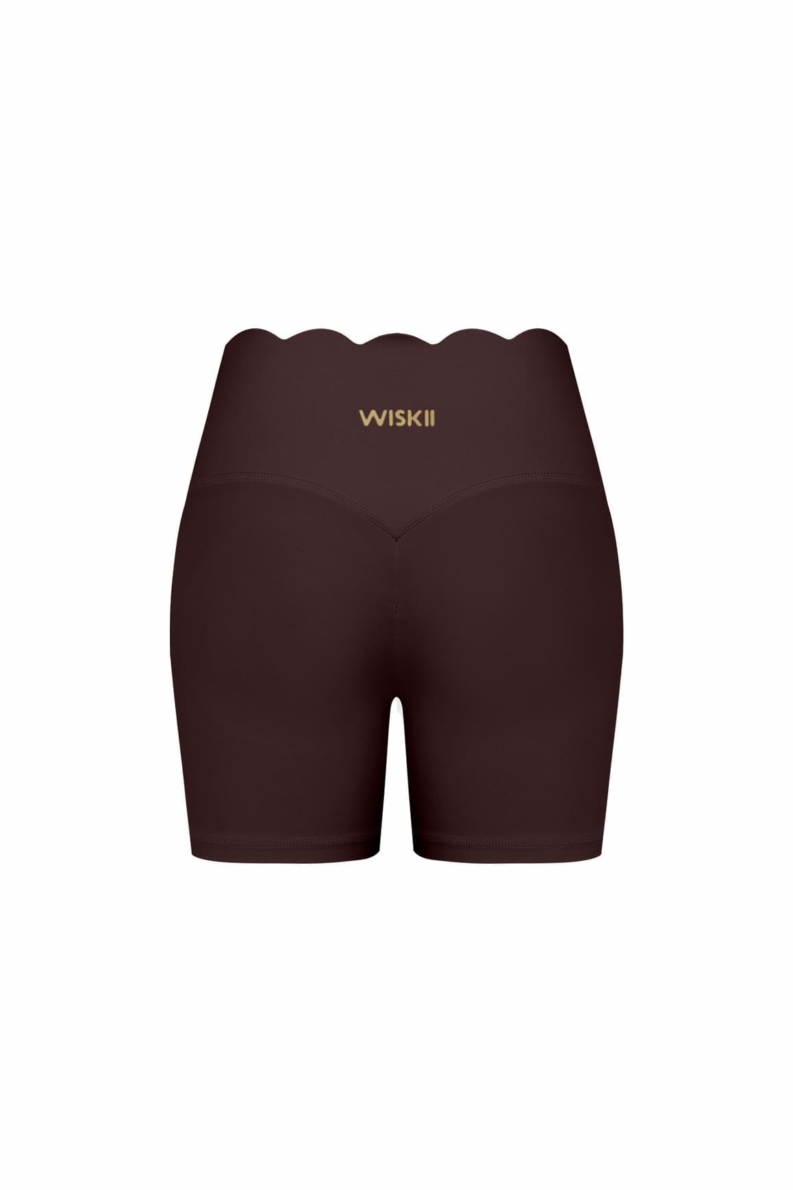 WISKII 淺色牛仔高腰扇形抽褶短褲,展示帶有扇形褲腳與抽褶細節的正面視圖