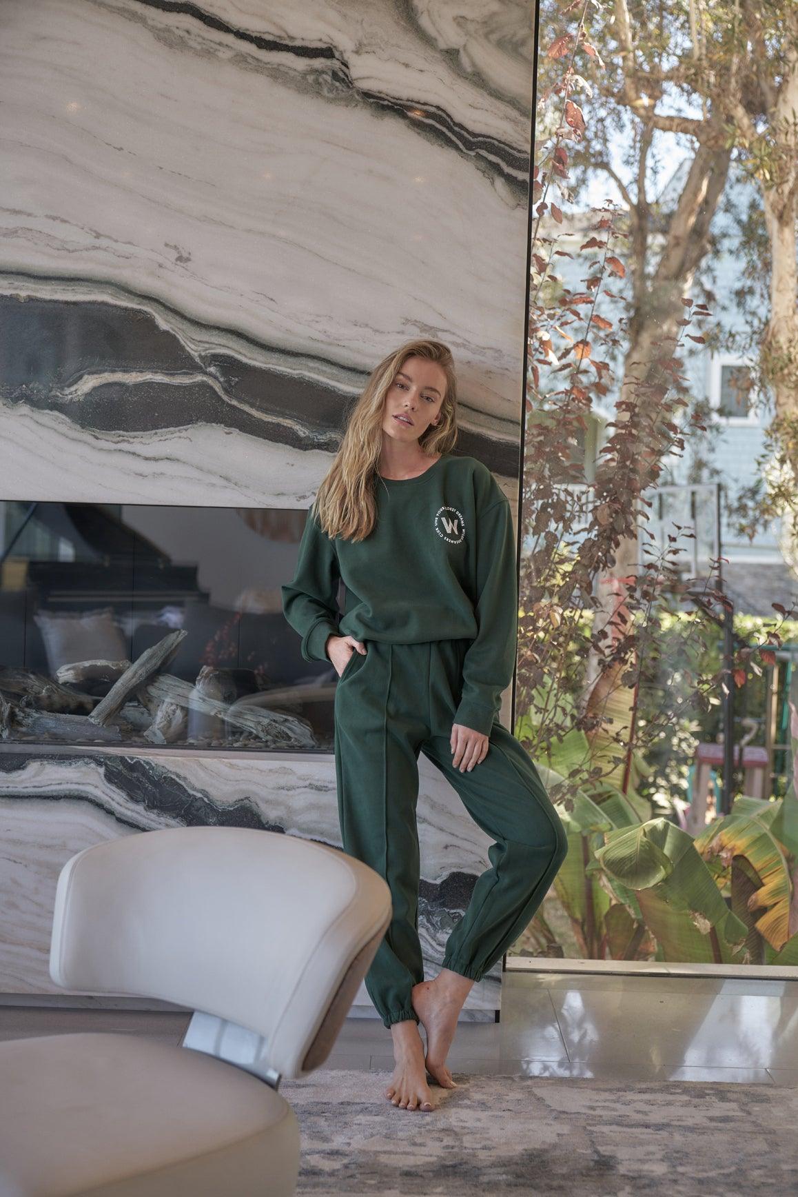 WISKII leisure high-waist jogger in noble green, casual fit with elastic waistband and tapered legs, comfortable and stylish.