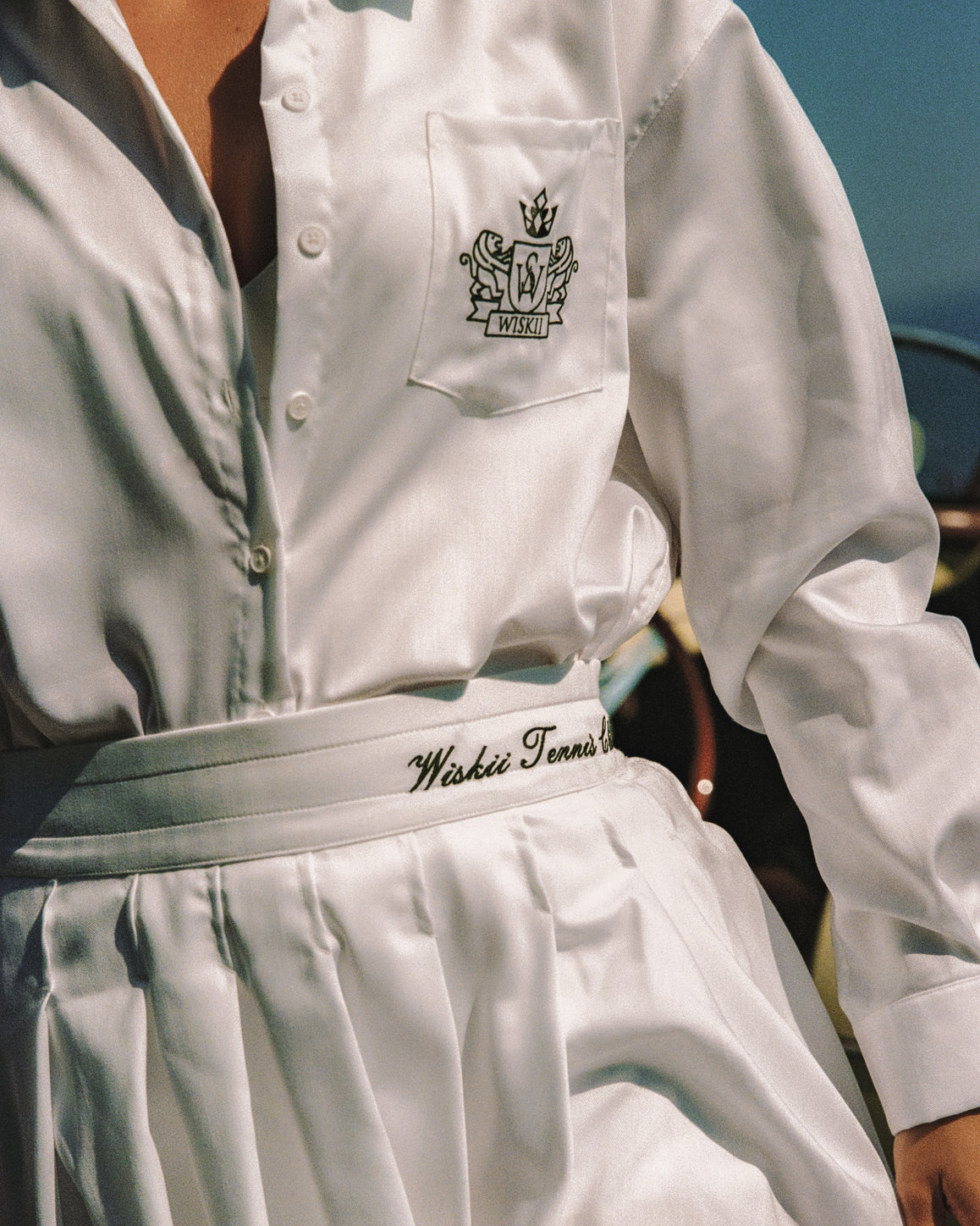 WISKII Riviera relaxed cotton shirt for women, lightweight summer top in soft fabric with a casual fit.