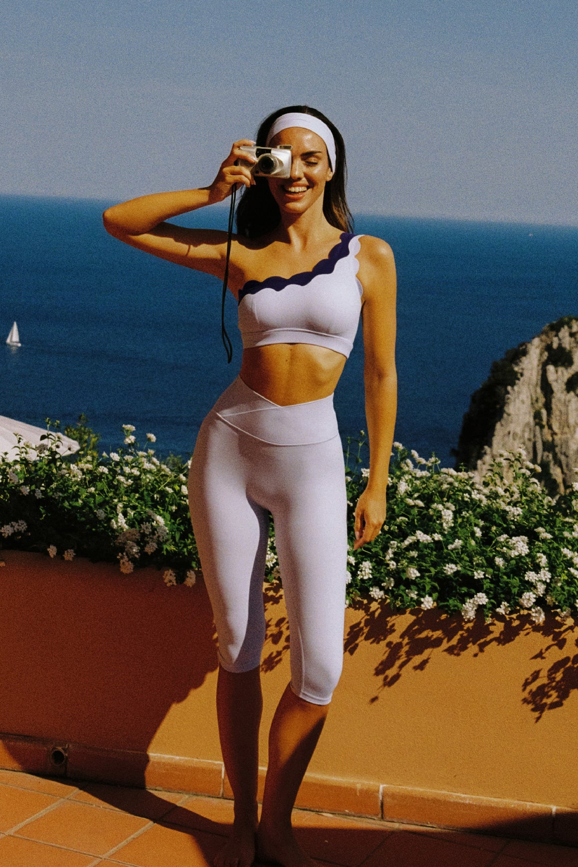 V-Waist Scrunch Capri Legging