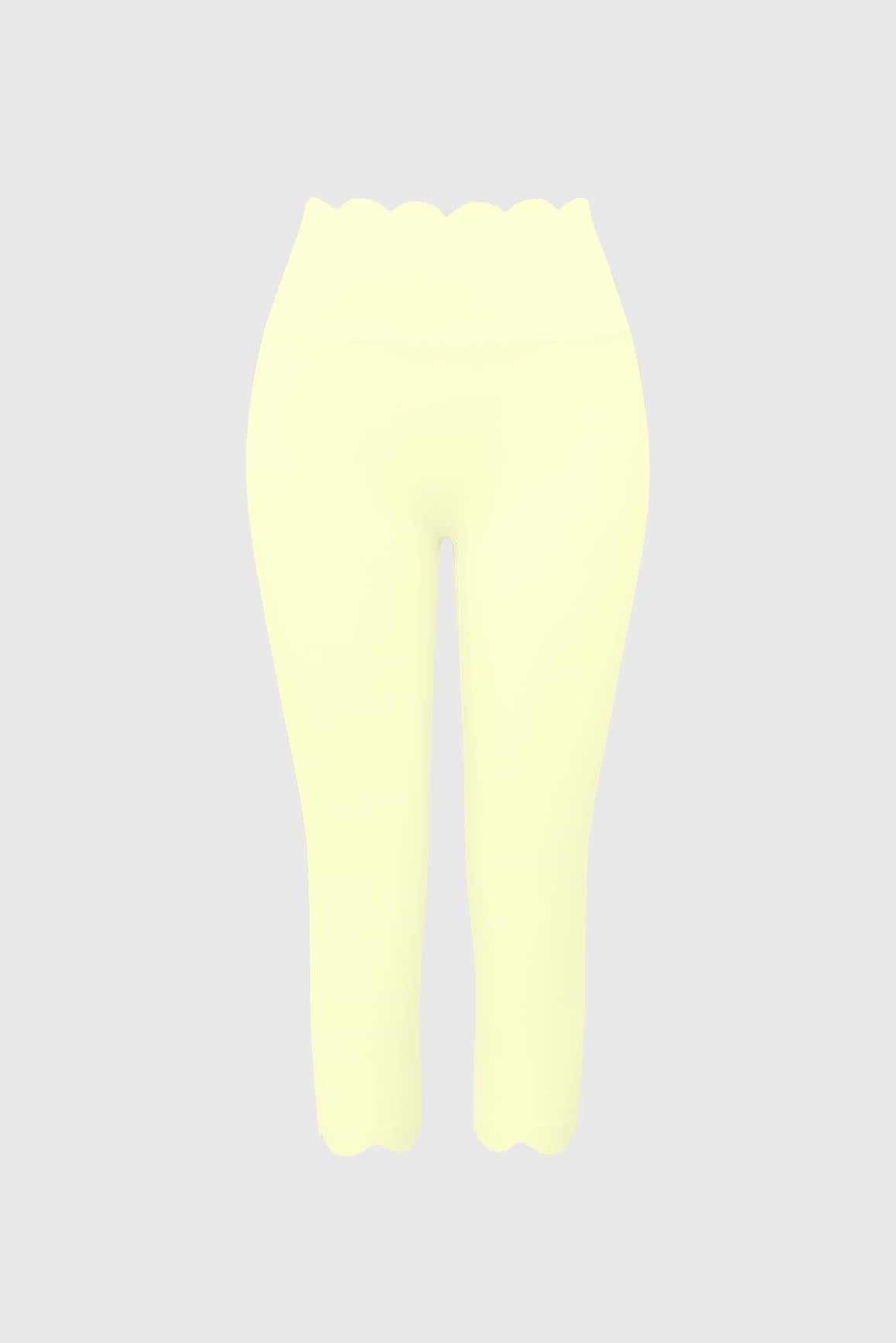 Scallop Scrunch Capri Legging