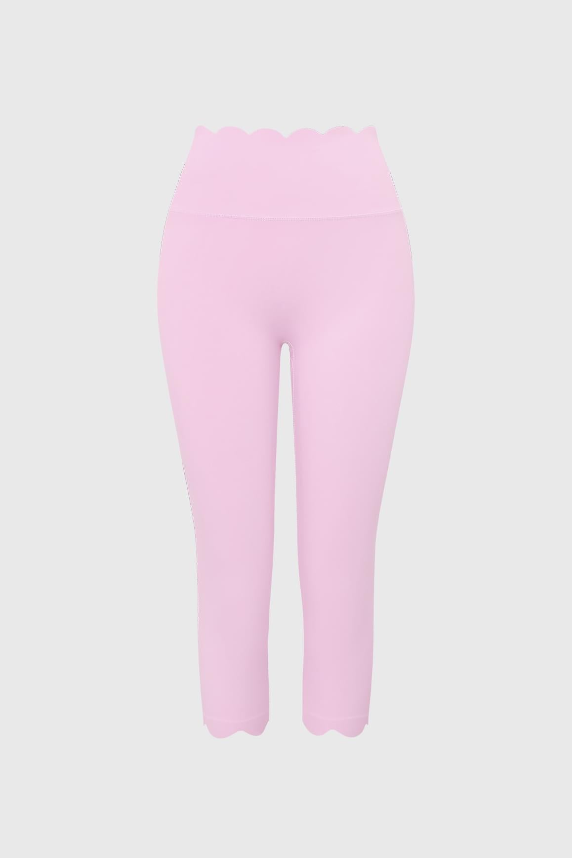 Scallop Scrunch Capri Legging.