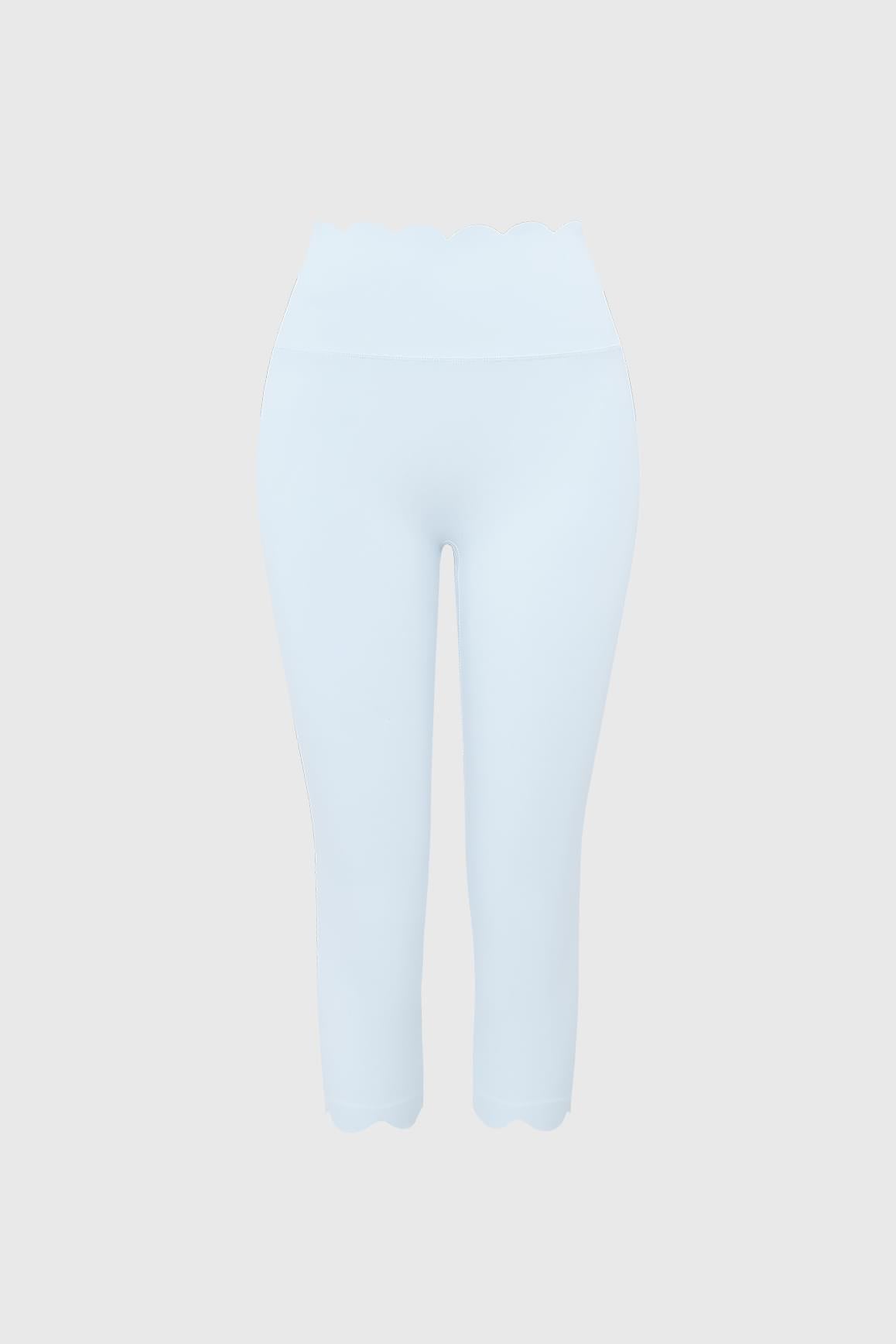 Scallop Scrunch Capri Legging.