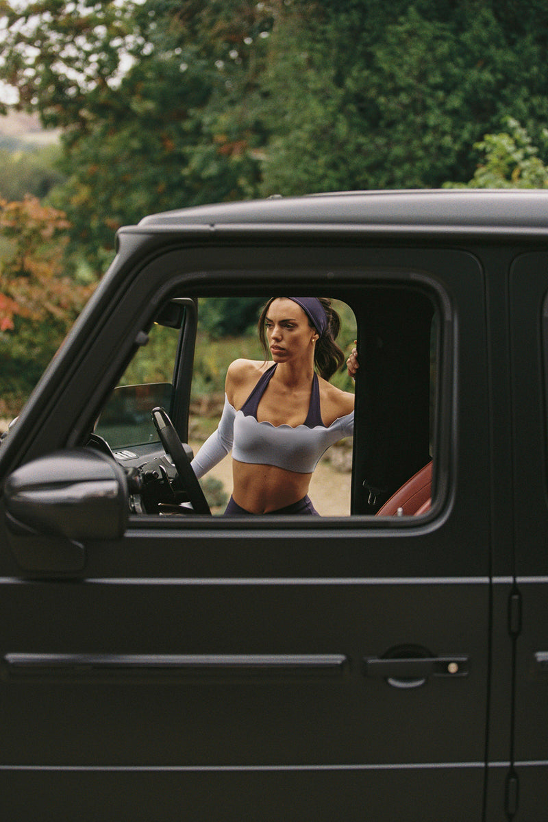 オフショルダー長袖クロップトップ