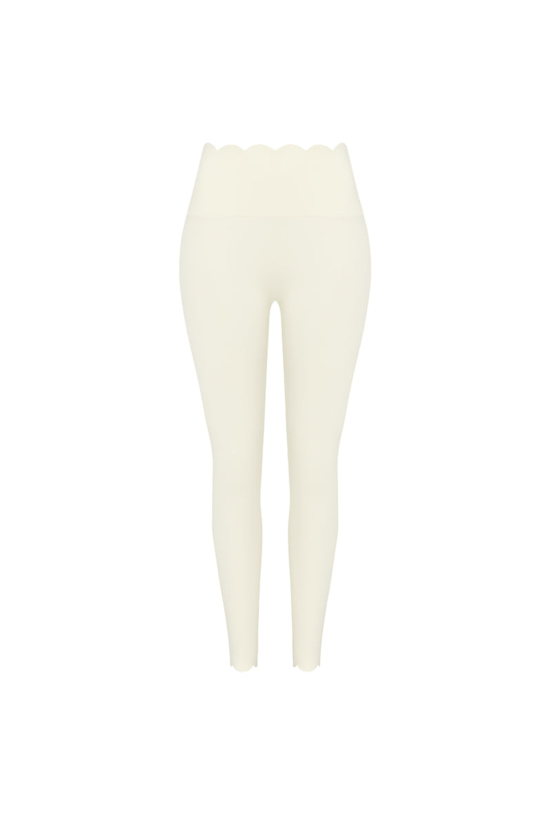 High-Waist Scallop Scrunch Legging