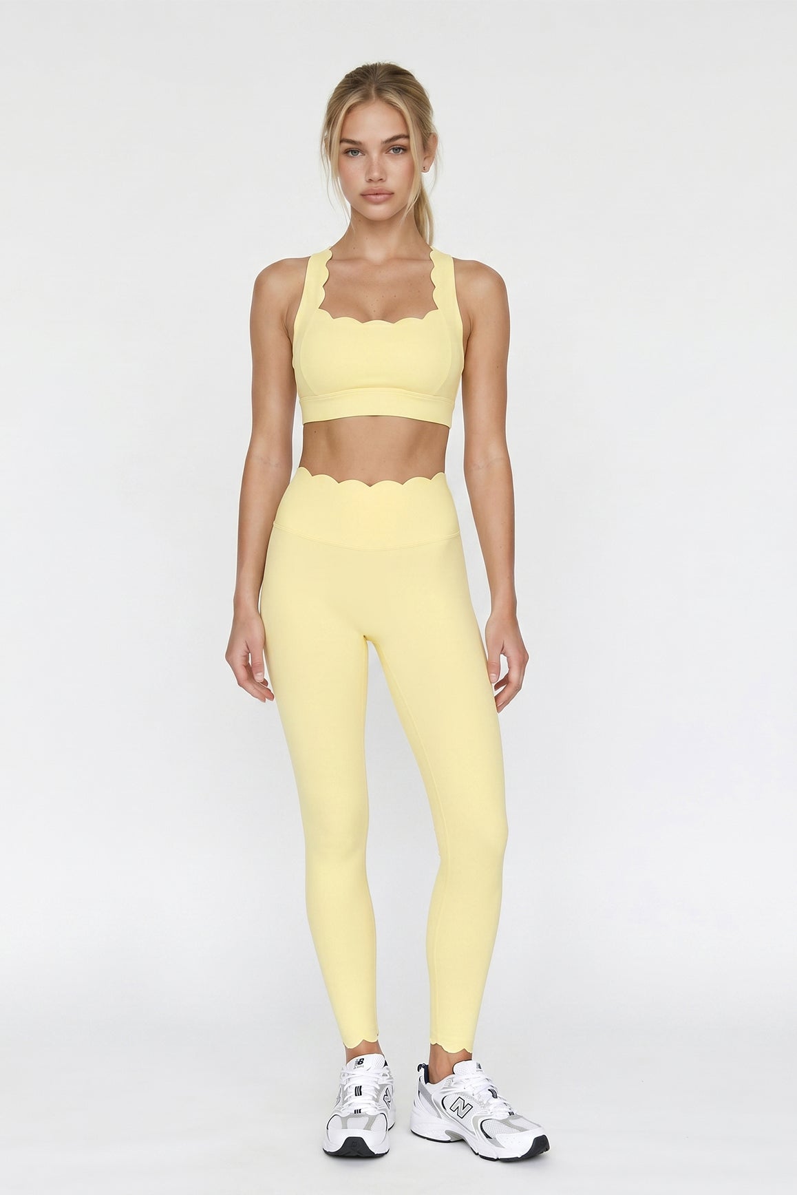 High-Waist Scallop Scrunch Legging