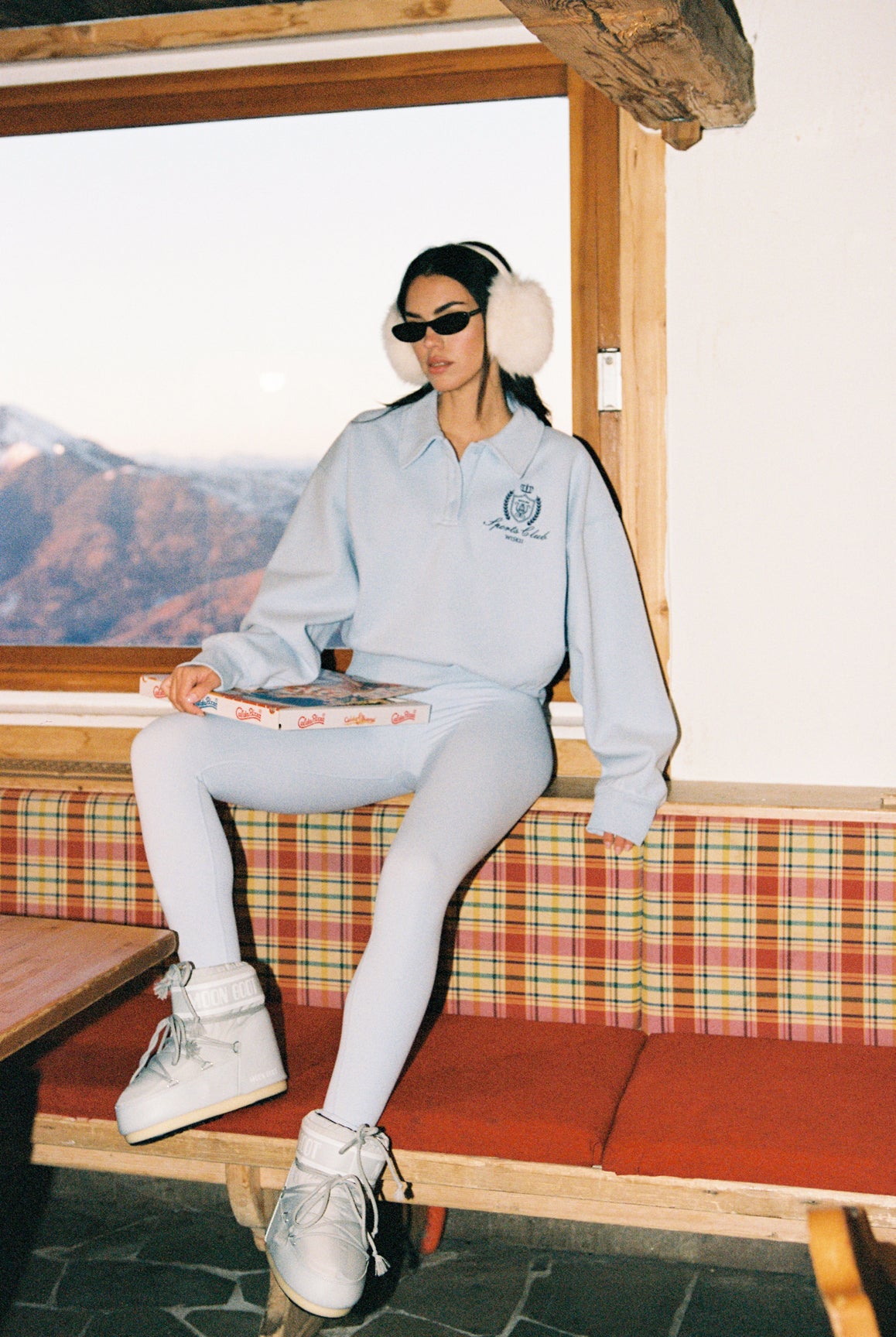 Model wears a V-Waist Scrunch Legging| WISKII Active | Color Heavenly Blue