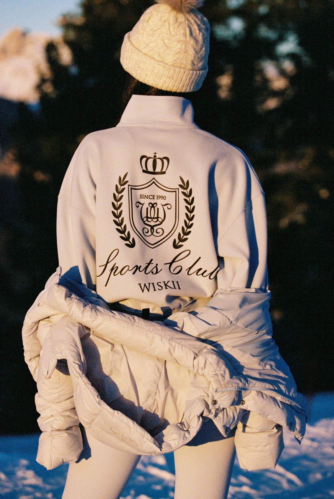 Retro warm half-zip polo sweatshirt in soft fabric, ideal loungewear by WISKII, featuring a stylish collar and relaxed fit.