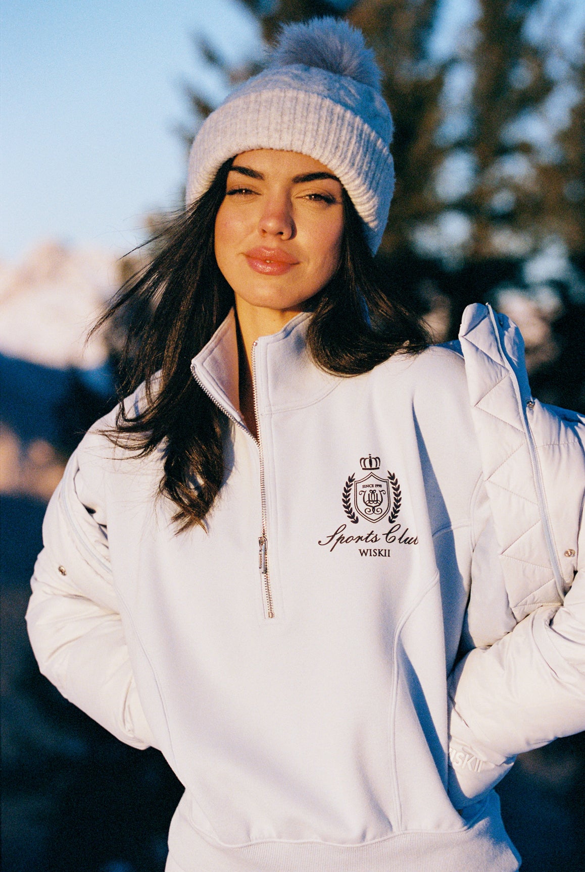 WISKII retro warm half-zip polo sweatshirt in cozy loungewear style, featuring a relaxed fit and soft fabric texture.