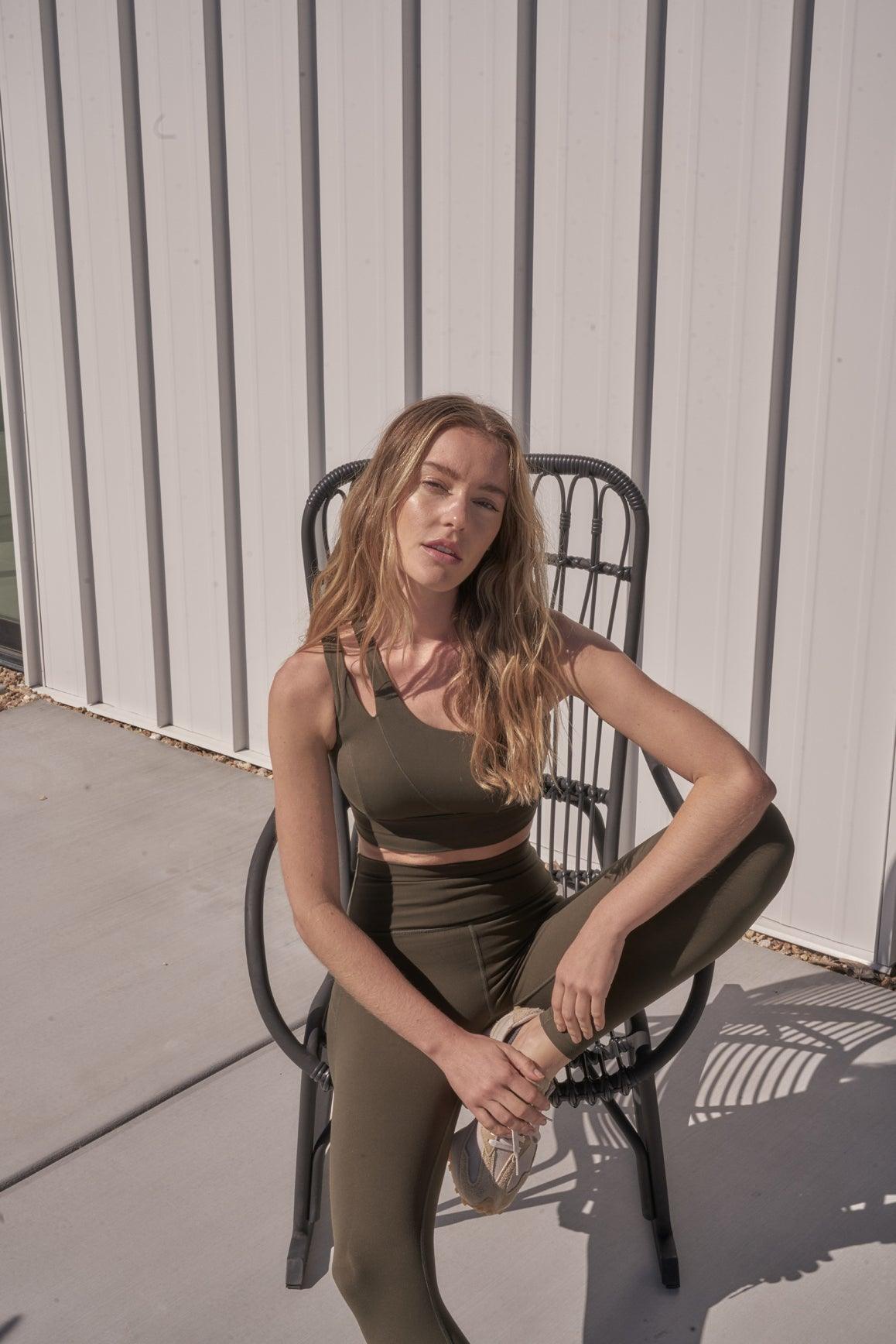 WISKII Dynamic Sports Bra in cinnamon color, showing the supportive design and breathable fabric for active wear.