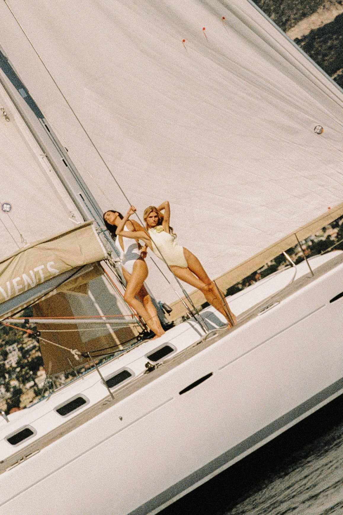 WISKII スカラップストラップレスブラ | WISKⅡアクティブ