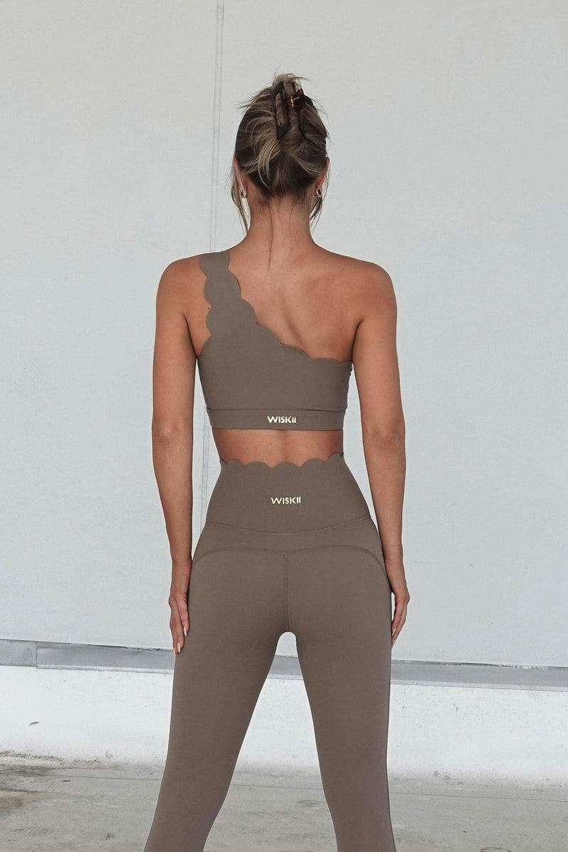 WISKII Active - The gym outfit inspo you need 🤍✨⁠ 📸@meghankluth wears  Cross Back Sports Bra + 7/8 High-Waist Energy Legging. Hit the link in bio  to find your fit.🥰🥰🥰 #wiskii #wiskiiactive #wiskiisportsglam